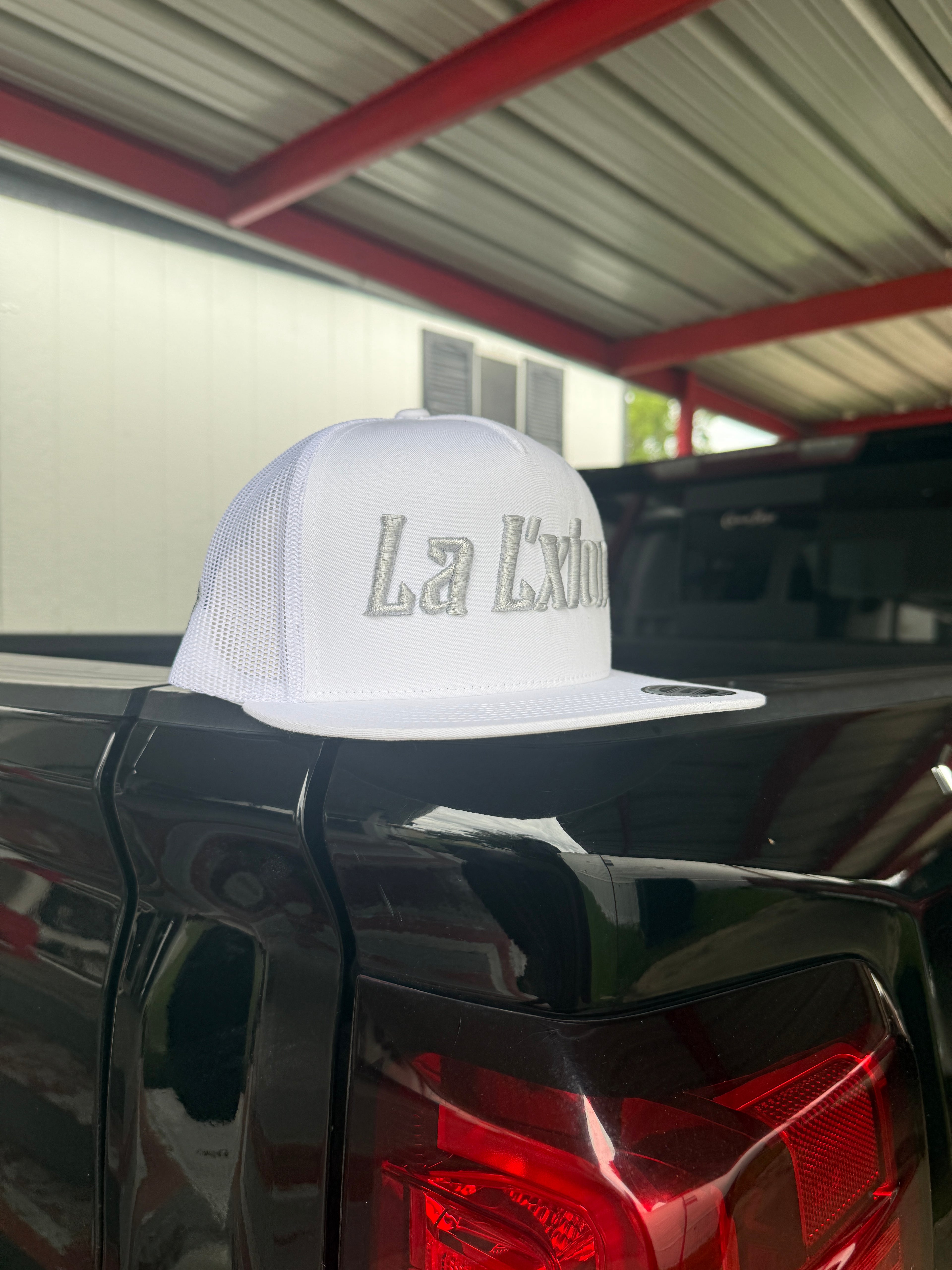 La Lxion White Hat